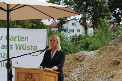 Spatenstich zur Gartenschau 2017 im schönen Pfaffenhofen mit tatkräftiger Unterstützung durch die Vorschulgruppe des städtischen Kindergartens Burzlbaam.