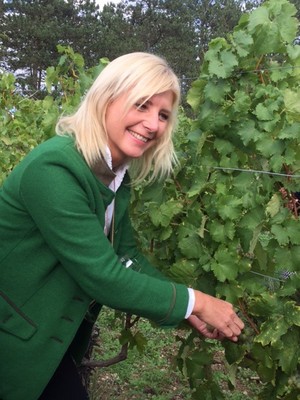 Bei der Besichtigung von Weingut Schloss Saaleck, einem Dachmarke Rhön Partnerbetrieb stand das für ein Biosphärenreservat nachhaltige Wirtschaften im Vordergrund.