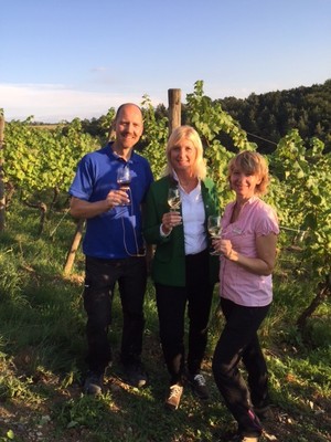 Bei der Besichtigung von Weingut Schloss Saaleck, einem Dachmarke Rhön Partnerbetrieb stand das für ein Biosphärenreservat nachhaltige Wirtschaften im Vordergrund.