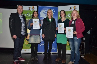 Die Auszeichnung "ÖkoKids" wird an Kindertageseinrichtungen verliehen, die Bildungsprojekte zu den Themen Umwelt und Nachhaltigkeit umgesetzt haben. Heute habe ich Projekte aus Oberbayern, Niederbayern und Schwaben ausgezeichnet. Ganz besonders freut es mich, dass auch fünf Einrichtungen aus meinem Heimatlandkreis Erding dabei waren. Herzlichen Glückwunsch!