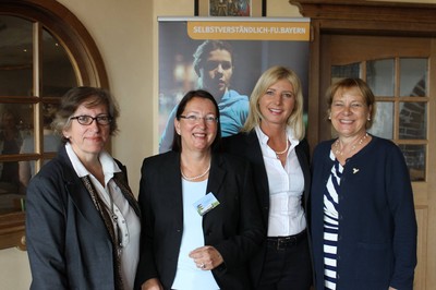 Die Bezirksversammlung der Frauen-Union findet heute im Landkreis Ebersberg statt. Über 100 Delegierte tagen in der "Ebersberger Alm".