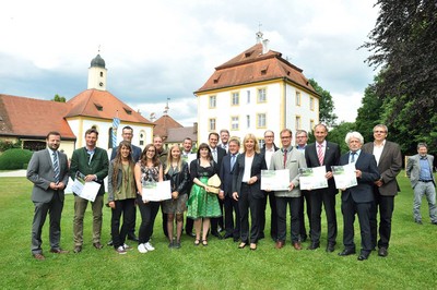 Verleihung des Bayerischen Biodiversitätspreises 2016 im Schloss Aufhausen bei Erding verliehen. Gewürdigt wurden Personen und Institutionen, die sich für den wertvollen Lebensraum Baum engagieren.