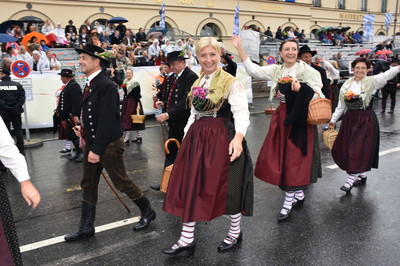 Durfte mit dem Wartenberger Volkstrachtenverein beim Trachten- und Schützenzug mitgehen. Gelebtes Brauchtum auf das die ganze Welt schaut!