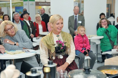 Besuch am Stand des Bayerischen Staatsministeriums für Umwelt und Verbraucherschutz auf dem Zentral-Landwirtschaftsfest. Dort dreht sich alles um unsere neue Kampagne "Ehrlich gut. Lebensmittel in Bayern". 