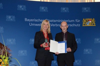 Verleihung des Bayerischen Tierschutzpreises 2016 an Carolin Weiß, Andreas Brucker und Doris Völker-Wamser verliehen.
Herzlichen Glückwunsch und vielen Dank für Ihr herausragendes Engagement!