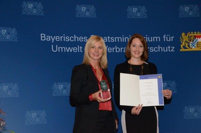 Verleihung des Bayerischen Tierschutzpreises 2016 an Carolin Weiß, Andreas Brucker und Doris Völker-Wamser verliehen.
Herzlichen Glückwunsch und vielen Dank für Ihr herausragendes Engagement!