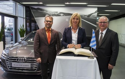 Interessanter Besuch bei der AUDI AG mit Besichtigung der neuen
Lackiererei, eine der umweltfreundlichsten weltweit. Anschließend gab es noch einen Einblick in die chemisch-physikalische Anlage des neuen Betriebswasserversorgungszentrums im Werk.