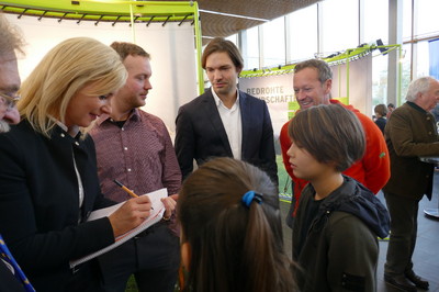 Gelungene Eröffnung der Ausstellung "Faszination Moore" im Korbinian-Aigner Gymnasium Erding. Herzlichen Dank für das tolle Engagement der 5. Klassen und deren schönes Rahmenprogramm!