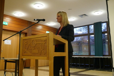 Heute Morgen war ich an der Herbert-Weinberger-Berufsschule in Erding zu Gast, um mit den Schülerinnen und Schülern über die Bayerische Verfassung und meinen Aufgabenbereich als Ministerin zu diskutieren.