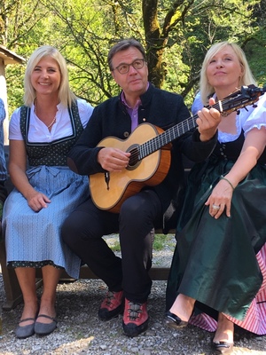 Treffen zur Halbzeit der bayerischen Präsidentschaft der EU-Alpenstrategie (EUSALP) auf der Königsalm mit Staatsministerin Dr. Merk und dem Tiroler Landeshauptmann Platter.
Tirol übernimmt im Jahr 2018 den Vorsitz der EU-Strategie für den Alpenraum.