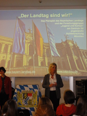 Planspiel "Der Landtag sind wir" in der Heilig Blut Mädchenrealschule.
