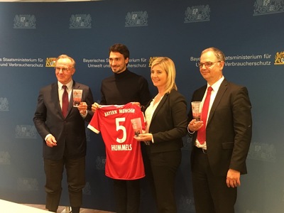 Heimspiel für den Klimaschutz
FC Bayern stellt von Sommer 2018 an bei Heimspielen auf Mehrwegbecher um.