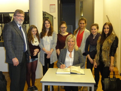 Planspiel "Der Landtag sind wir" in der Heilig Blut Mädchenrealschule.
